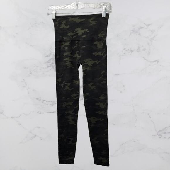 Spanx Small Camo Green Leggings Cropped - Picture 1 of 4